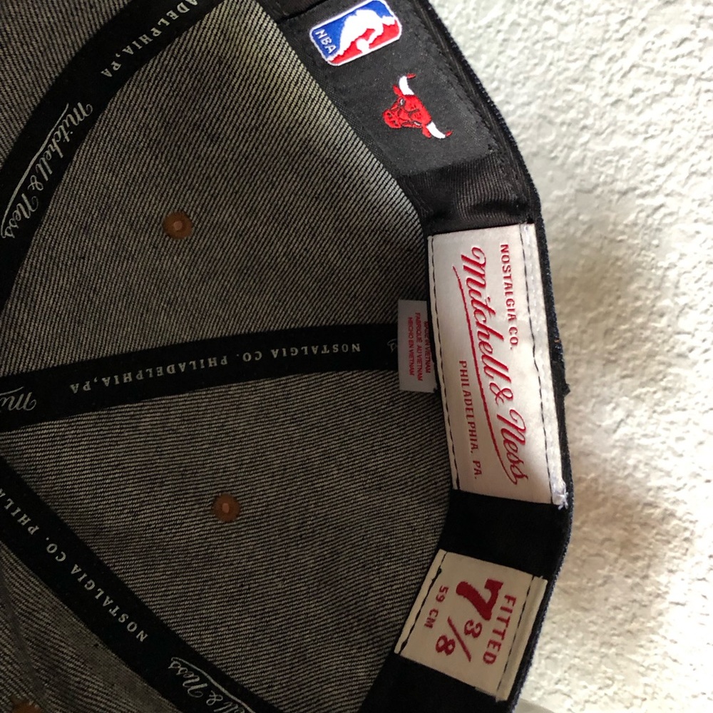 Mitchell & Ness Chicago Bulls Denim Fitted Cap Size 7 3/8 - Picture 6 of 9